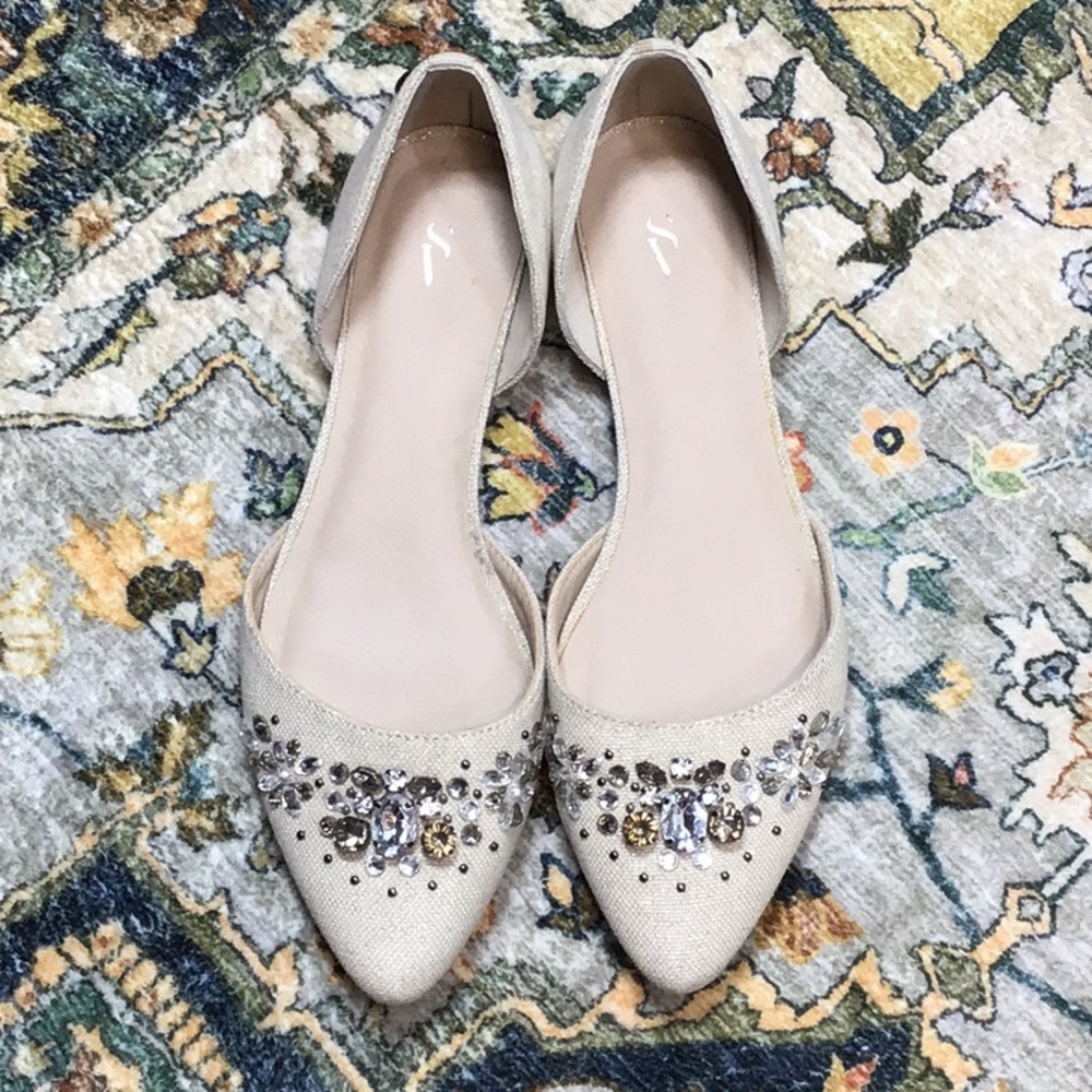 Simply Vera Savanita Natural Silver Lame Crystal Point Toe Low Heel Flats Sz.8.5